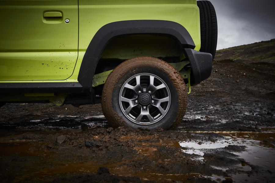 Детали экстерьера Suzuki Jimny AllGrip 2018 года  (WW) (фото 16 из 40)